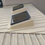 Deux costières bac acier avec un RAL 9010 (blanc)