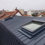 Chantier de pose de costière bac acier terminé.